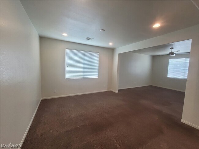 Building Photo - 2409 W Gilmore Ave