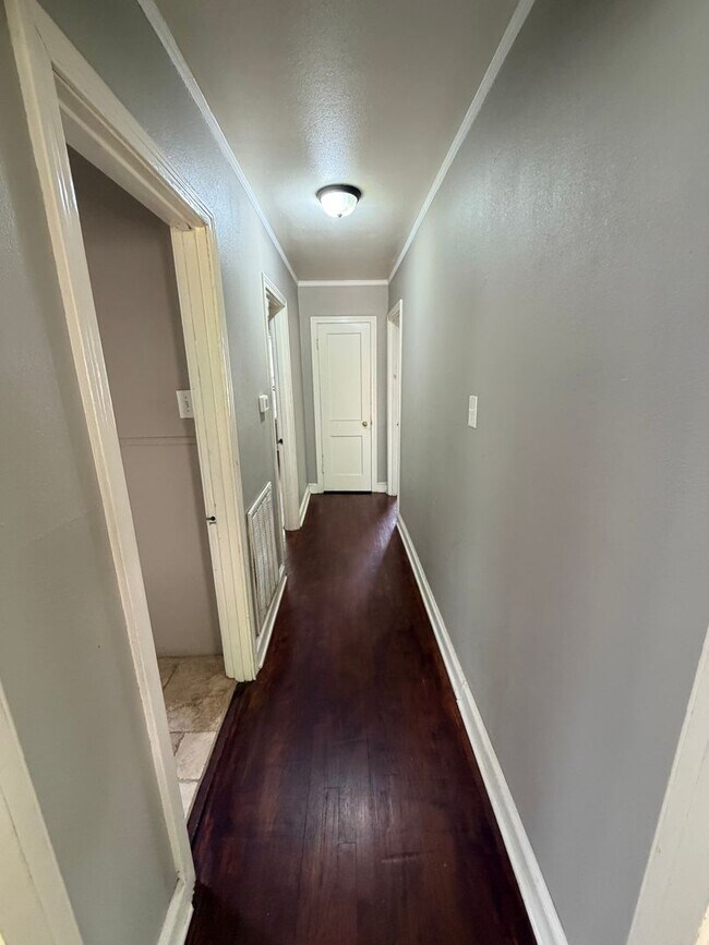 Building Photo - Beautiful 2 Bedroom Unit near LSUS!