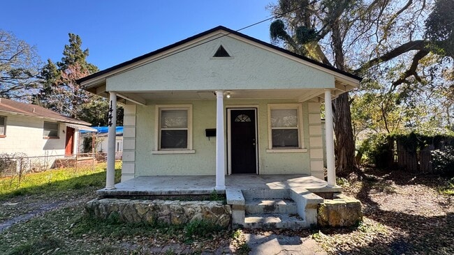 Primary Photo - Spacious Home in the Fairfield Neighborhood