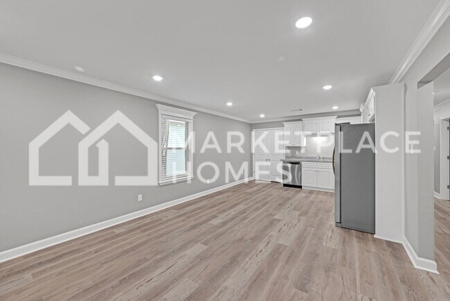 Building Photo - 417 W 20th St