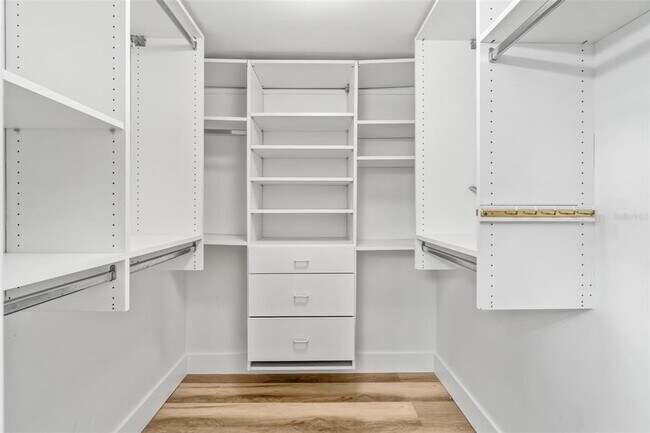 Building Photo - 5950 Pelican Bay Plaza S