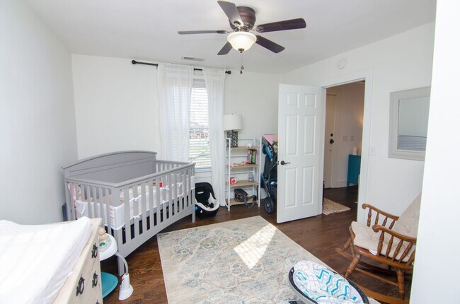 Building Photo - Beautiful home in Hillsboro Village