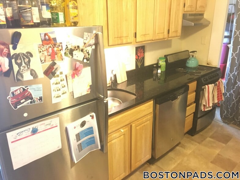 Building Photo - 506 E Broadway