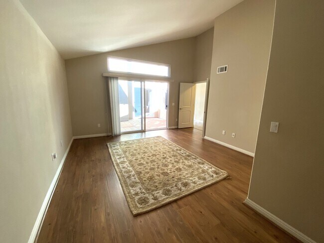 Building Photo - Foxenwood Garden Villa home 2 bedroom + a office