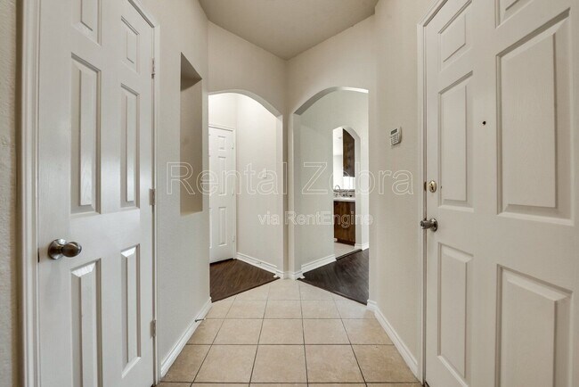 Building Photo - 4216 Summersweet Ln