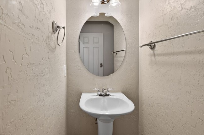 Building Photo - GOLF COURSE VIEWS AT SILVERSTONE RANCH (CENTENNIAL) - 2-STORY 3-BEDROOM HOUSE!