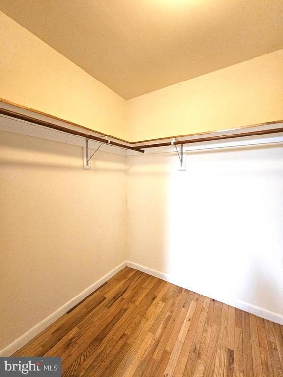 Building Photo - 809 Hanson St