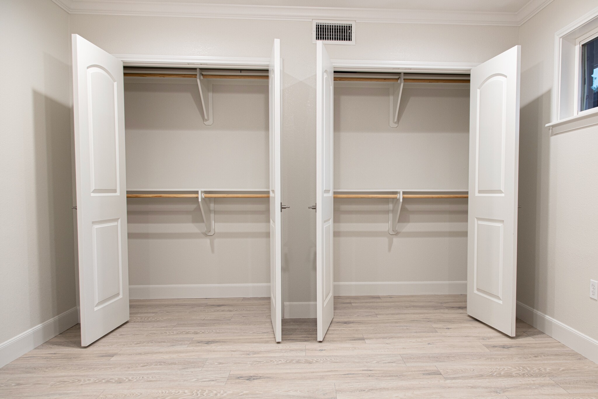 Middle bedroom closets - 3619 Braeswood S Blvd