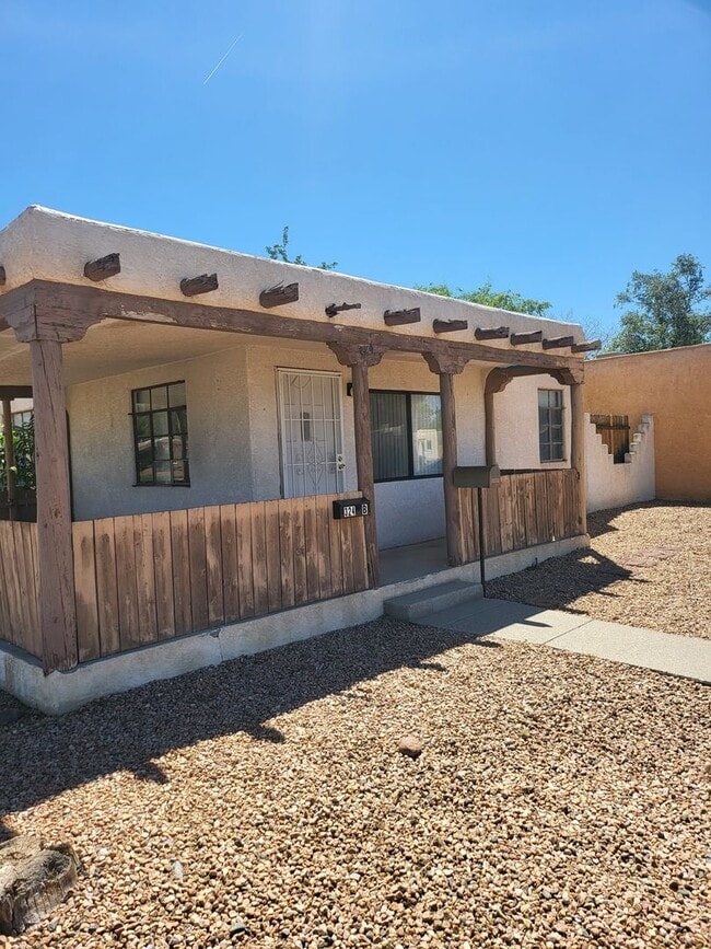 Building Photo - 324 Monroe St NE