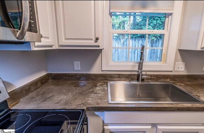 Building Photo - 222 Emerald Park Ct