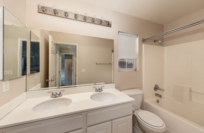 Building Photo - Spacious Home with Loft and Big Backyard