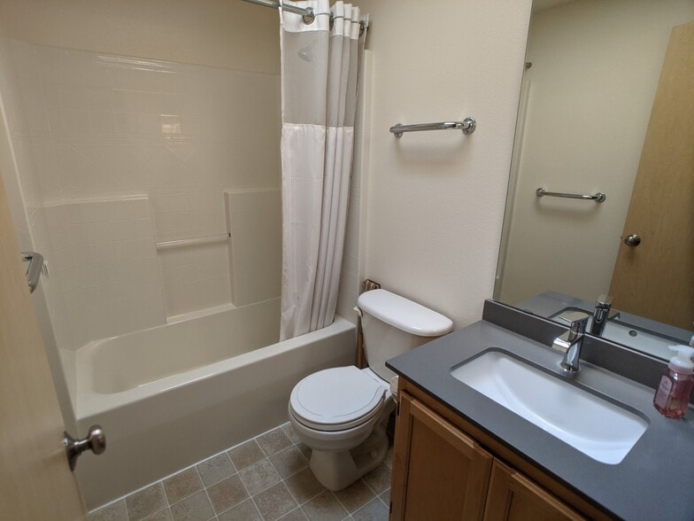 Full bathroom upstairs - 1908 Dayton Ave NE