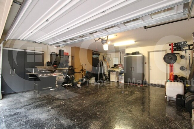 Building Photo - 240 W Juniper Ave