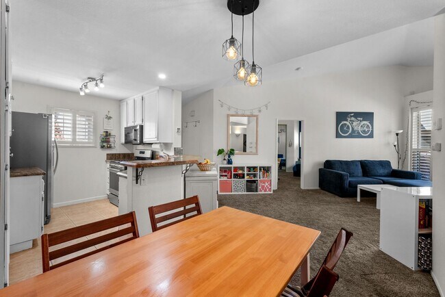 Building Photo - Affinity Townhome in Scripps Ranch