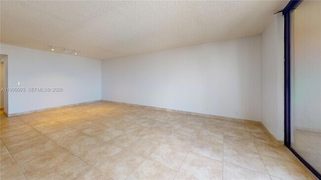 Building Photo - 2500 Parkview Dr