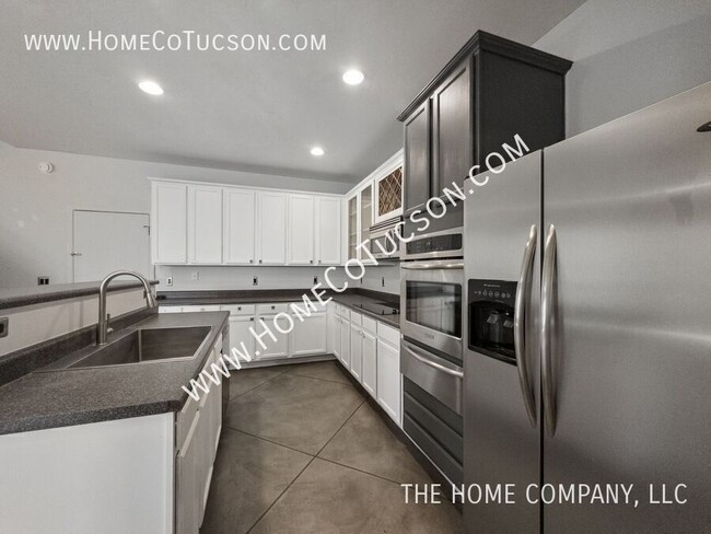 Building Photo - 5749 E Bellow Ln