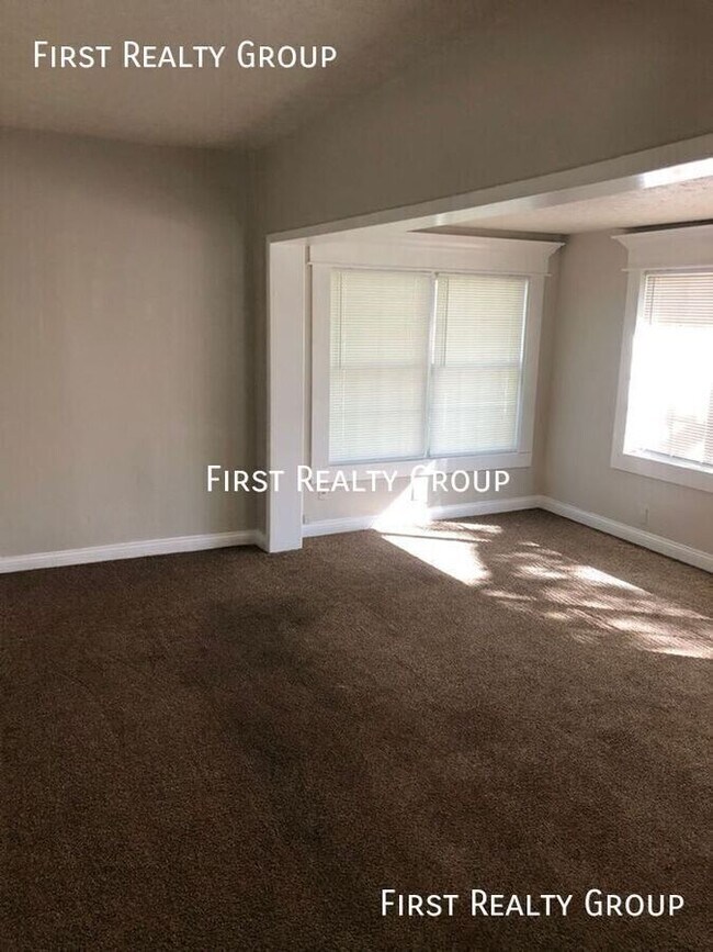 Building Photo - 140 E Market St