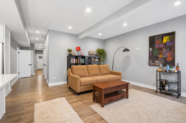 Building Photo - 4925 N Albany Ave