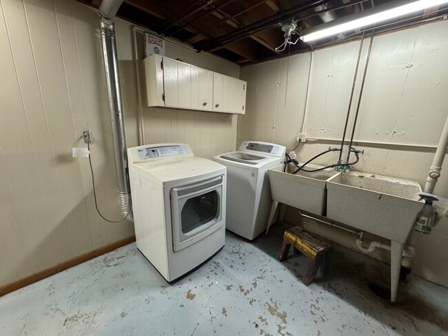 Building Photo - 510-512 Elm Street Duplex