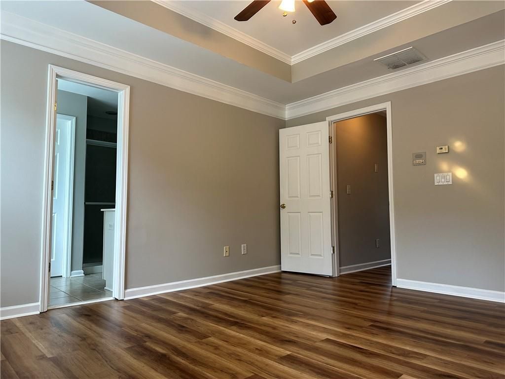 Building Photo - 10827 Yorkwood St