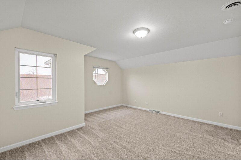 Building Photo - 75 Nicholas Dr