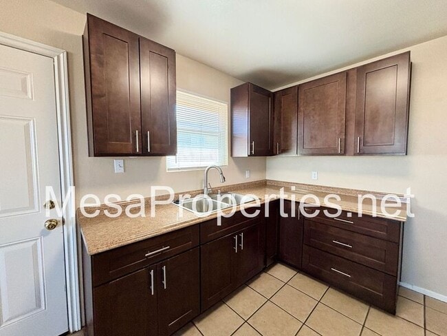 Building Photo - 1210 Oasis Dr