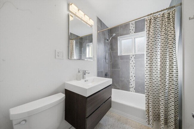 Building Photo - 1331 W Chase Ave