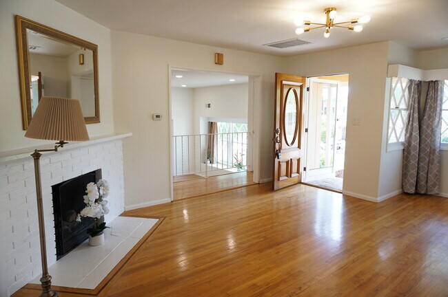 Building Photo - 3153 Orange Ave