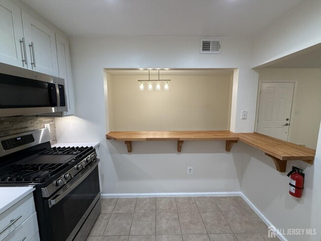 Building Photo - 95 Sapphire Ln