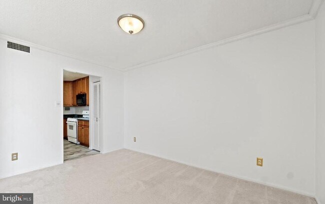 Building Photo - 118 Monroe St