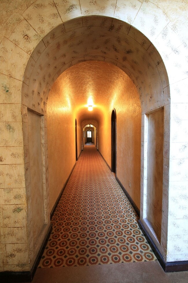 Building Photo - 2817 Xerxes Ave S