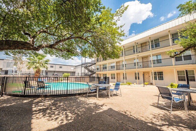 Primary Photo - Pointe Condos #56