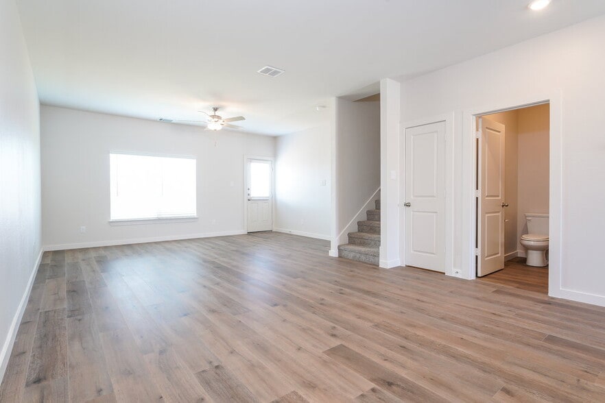 Building Photo - 1545 Harvester Dr