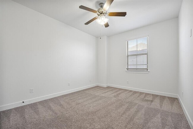 Building Photo - 11926 Briarwood Hill Way