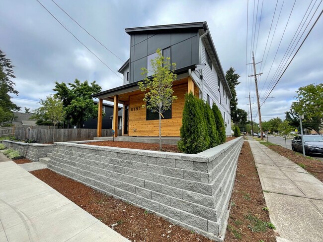 Building Photo - 8191 N Haven Ave