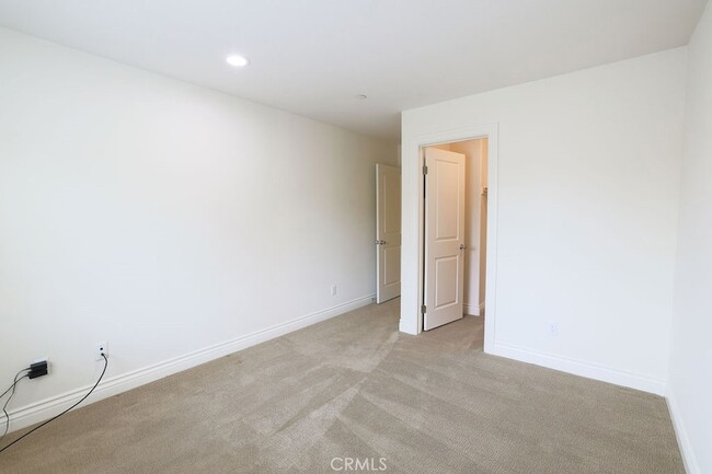 Building Photo - 3294 Ledgewood Cir