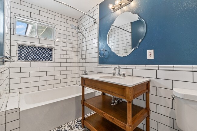 Building Photo - 3712 Odom St