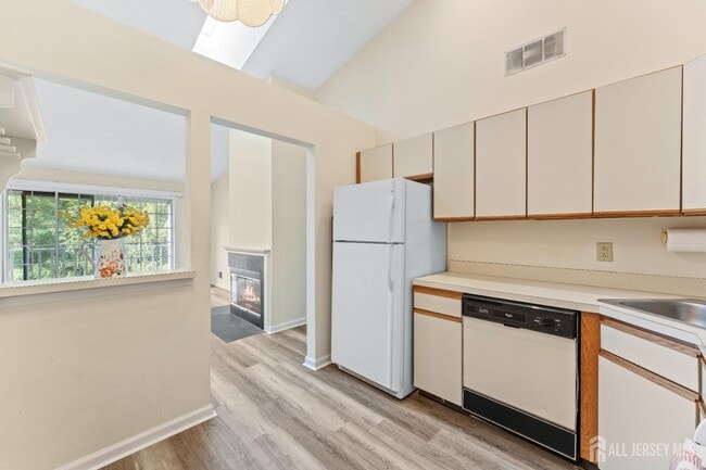 Building Photo - 152 Darwin Ln