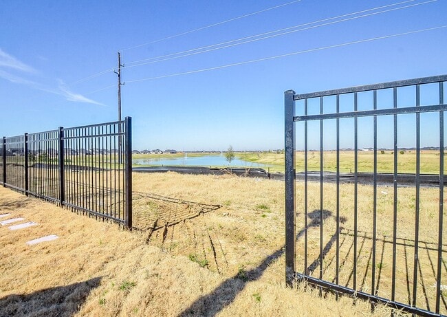 Building Photo - 31134 Royal Acrs Ct