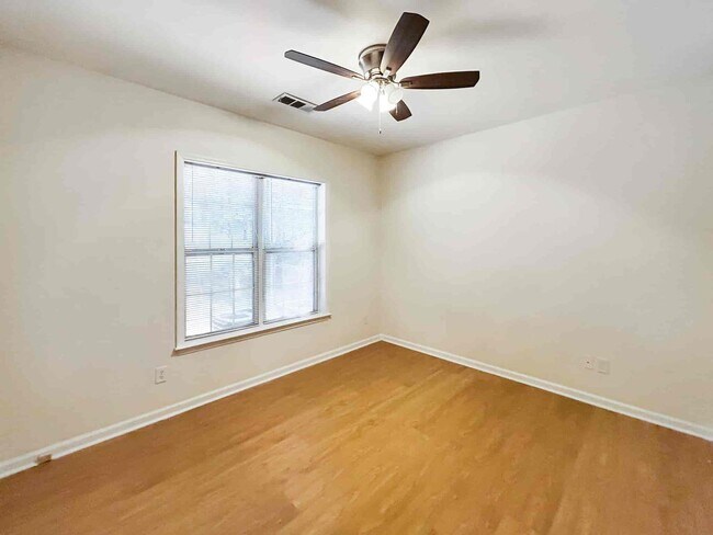 Building Photo - 4033 Edgecomb Dr