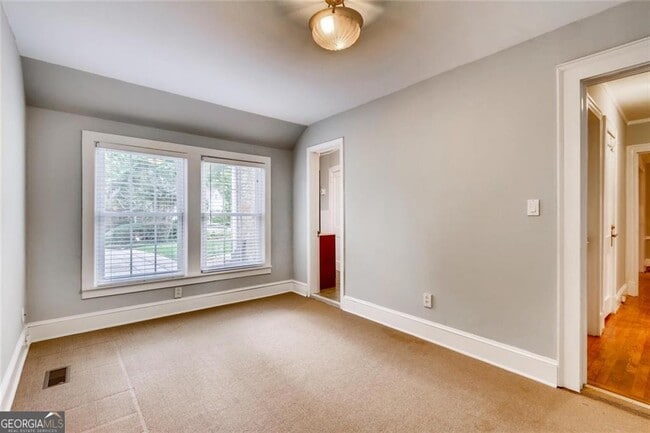 Building Photo - 1719 Ridgewood Dr NE
