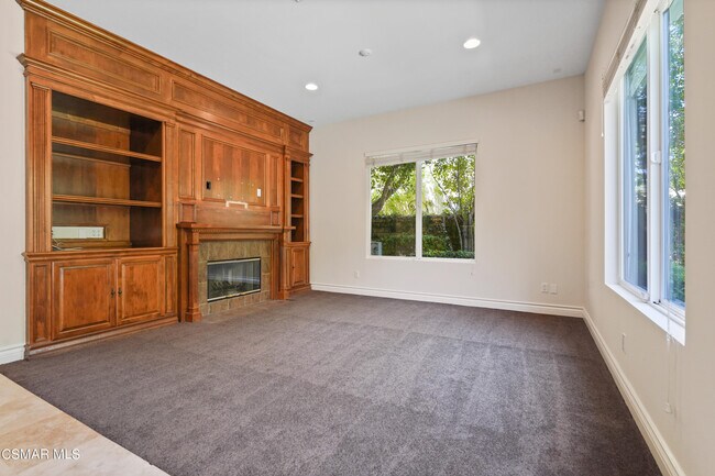 Building Photo - 6077 Mandeville Pl