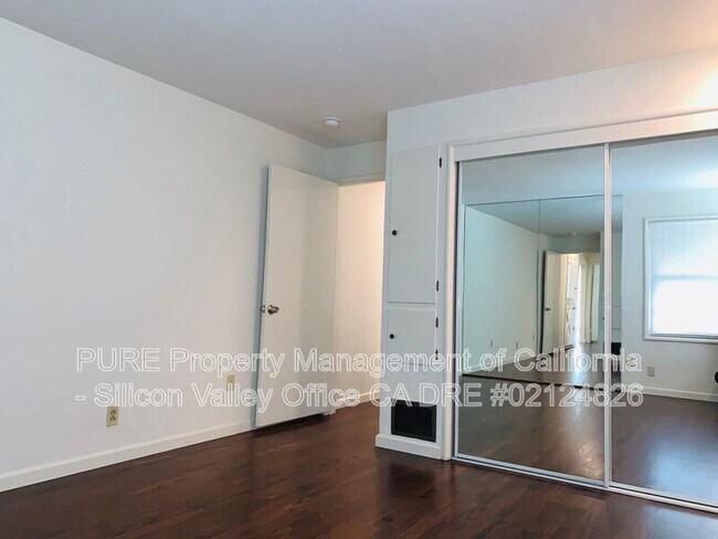 Building Photo - 444 Tyrella Ave