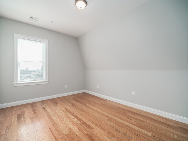 Building Photo - 7 Lowell St