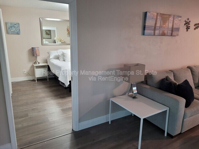 Building Photo - 823 Bahia Del Sol Dr