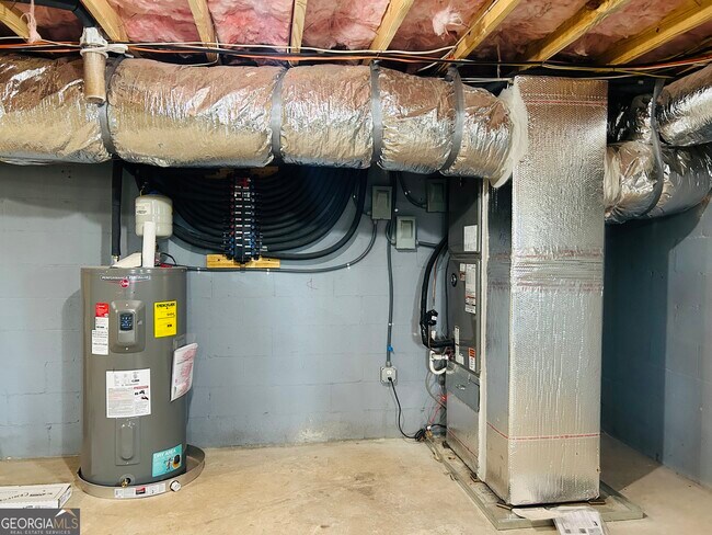 Building Photo - 425 Smokey Rd