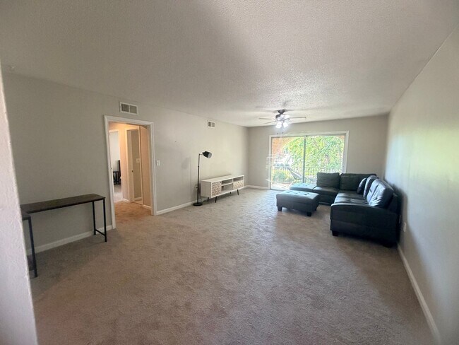 Building Photo - Forest Acres - Lakeshore Condominiums