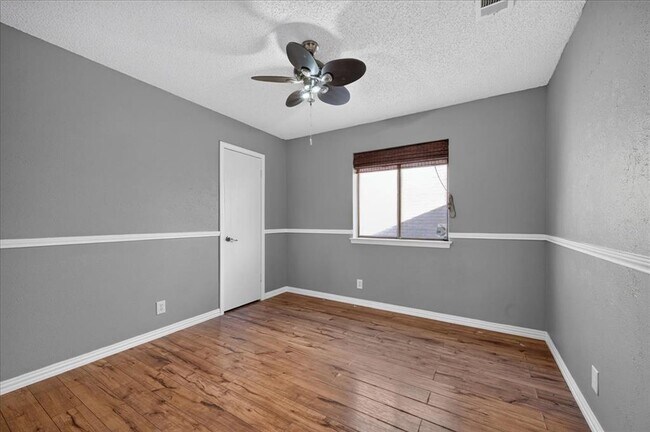 Building Photo - 10215 Missel Thrush Dr