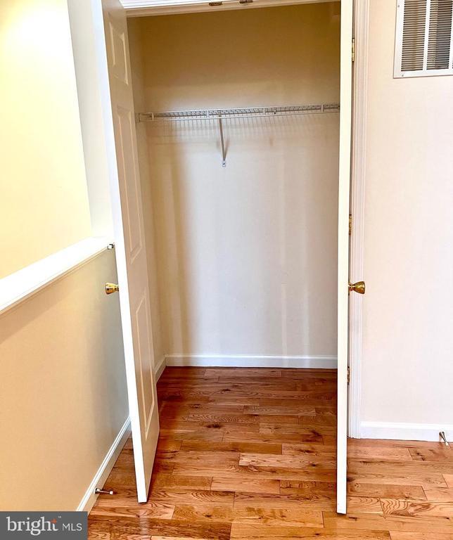 Building Photo - 2037 Powell Dr