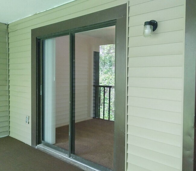Building Photo - PRICE IMPROVEMENT!!  3/2 2nd floor Villa